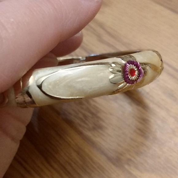 Jiu Long Xing Enamel Floral Clamper Bracelet 7" - Picture 6 of 7